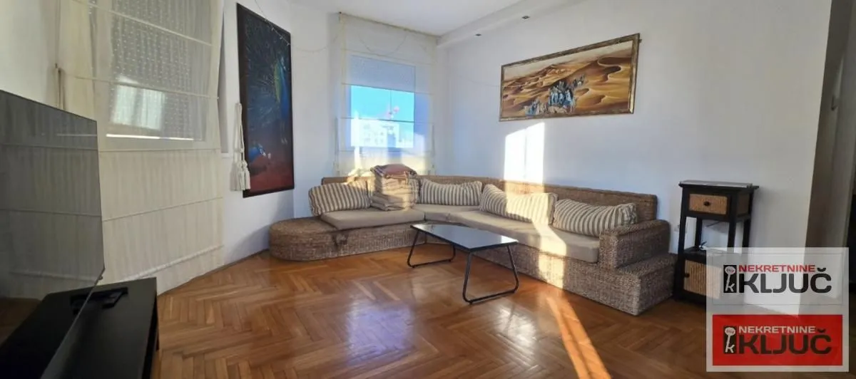 Izdavanje, dvosoban stan, 60m², Centar, Novi Sad