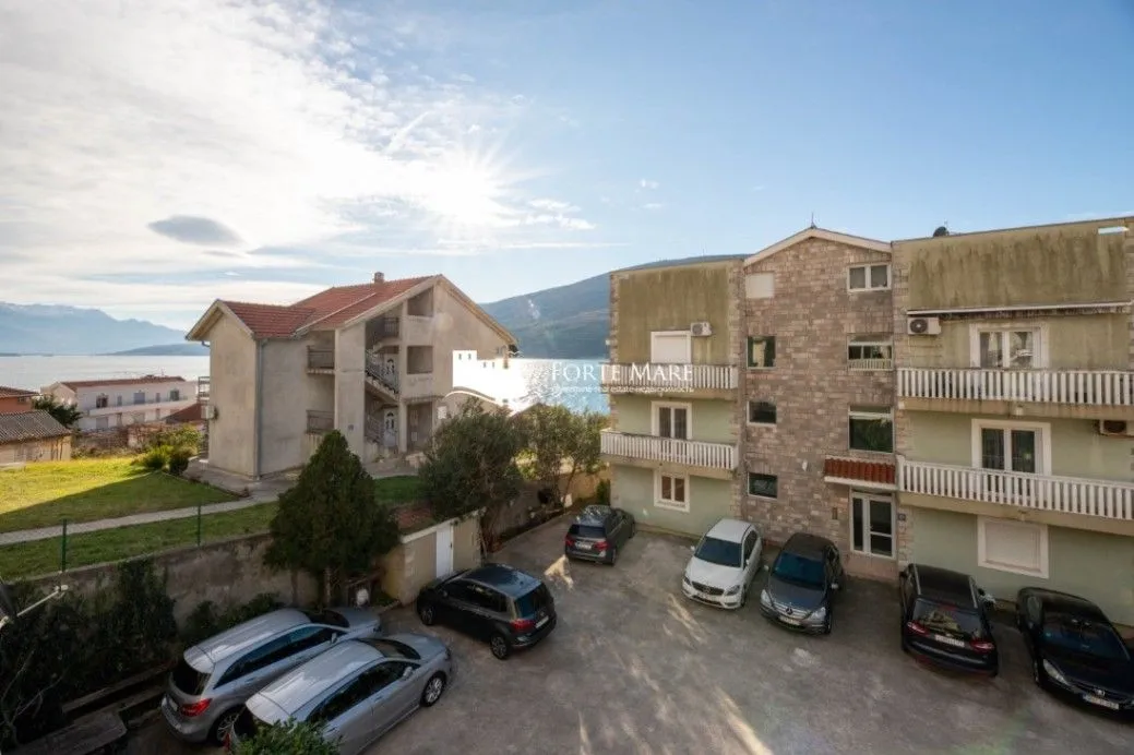Prodaja, dvosoban stan, 65m², Đenovići, Herceg Novi