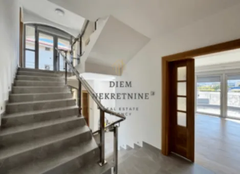 Sale, house, 320m², Zlatica, Podgorica - image 8