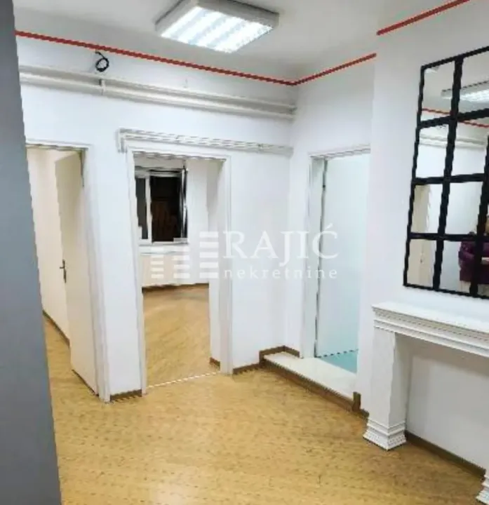 Rent, office space, 58m², Kalenić Pijaca, Vračar Sve Podlokacije