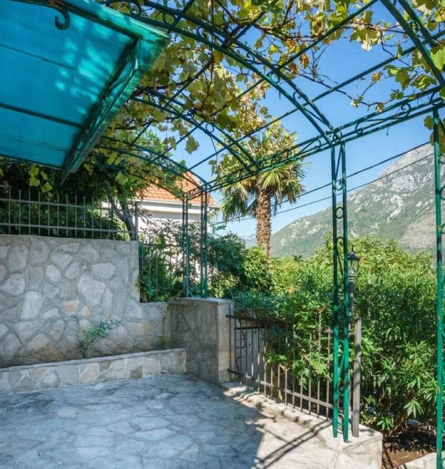 Sale, house, 215m², Stoliv, Kotor