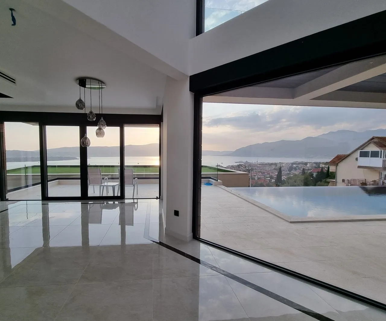 Sale, house, 490m², Tivat, Crna Gora