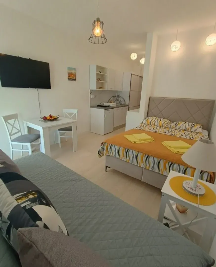 Izdavanje, garsonjera, 30m², Dubovica, Budva