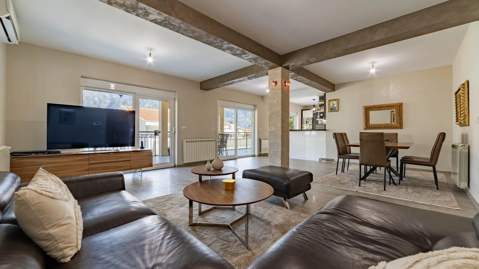 Prodaja, stan, 440m², Stoliv, Kotor