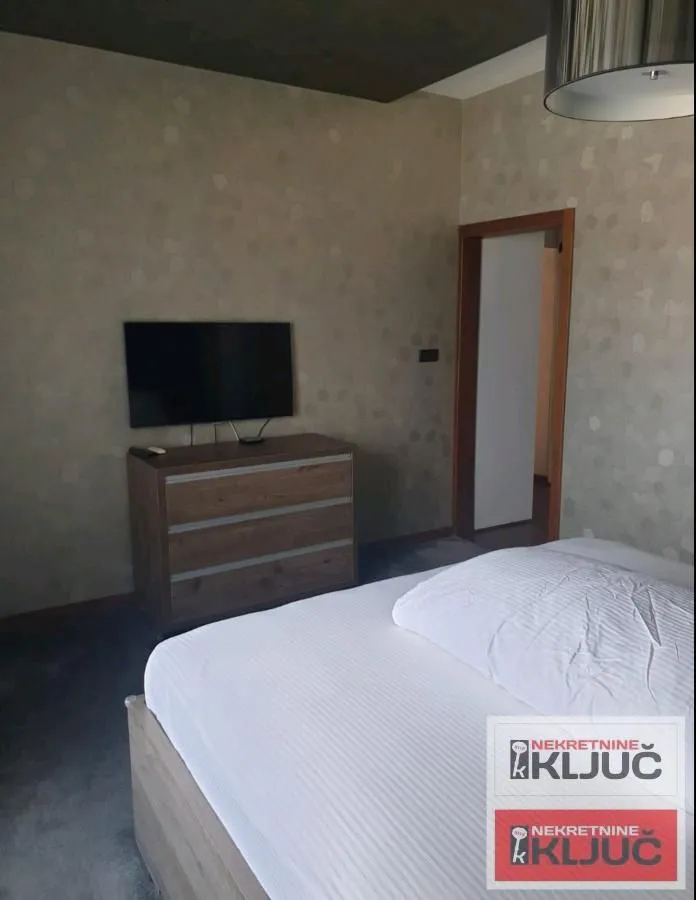 Izdavanje, trosoban stan, 136m², Sajmište, Novi Sad