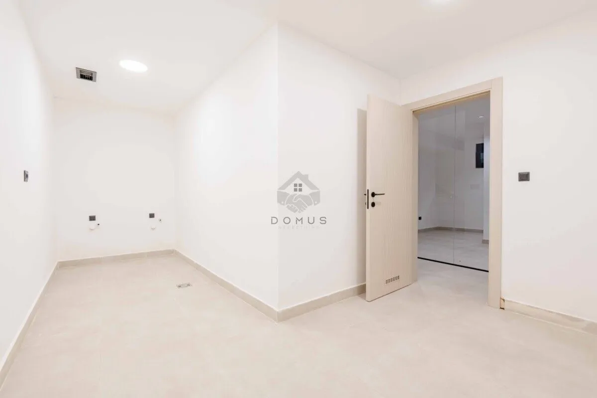 Sale, house, 240m², Kamenovo, Budva