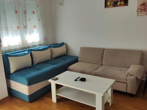 Izdavanje, garsonjera, 29m², City Kvart, Podgorica - image 2