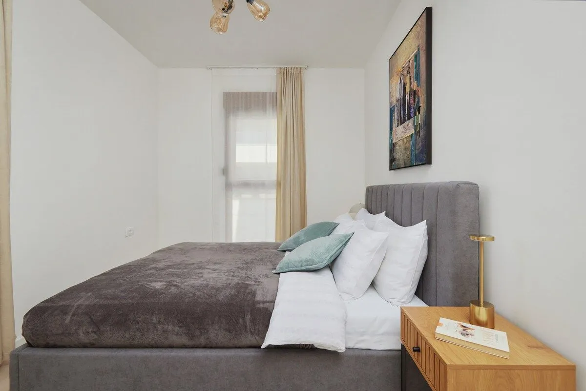 Izdavanje, dvosoban stan, 70m², Tivat, Crna Gora