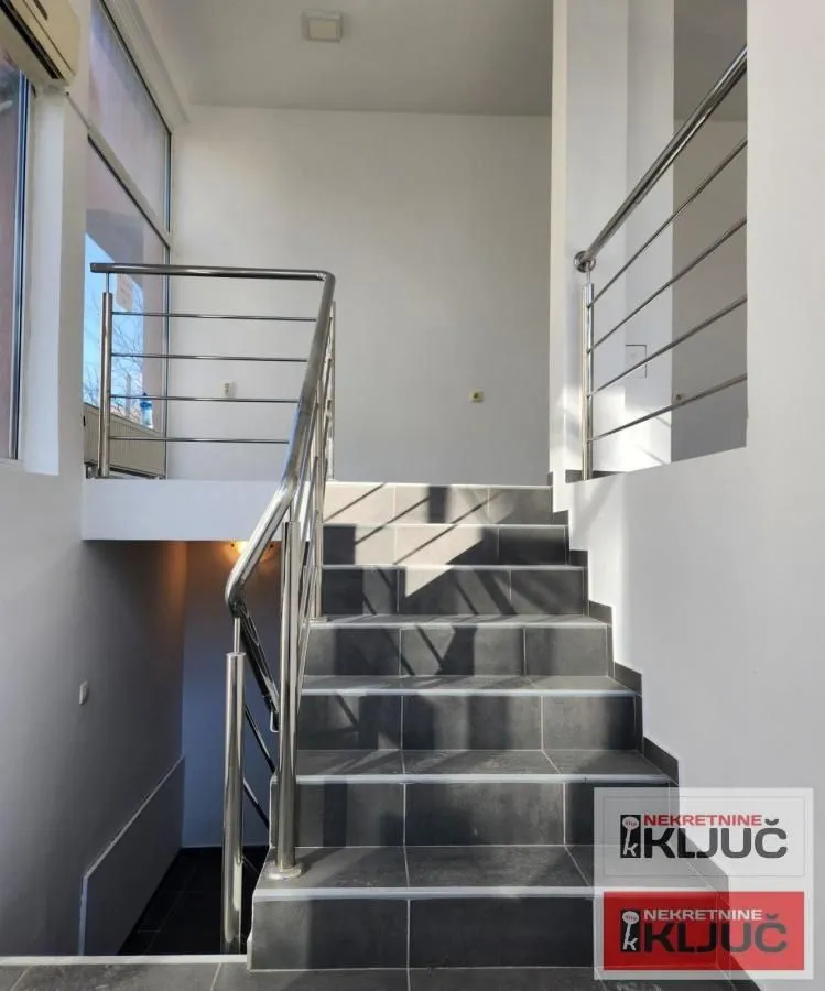 Prodaja, poslovni prostor, 58m², Rotkvarija, Novi Sad Sve Podlokacije