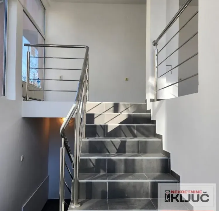 Prodaja, poslovni prostor, 58m², Rotkvarija, Novi Sad Sve Podlokacije