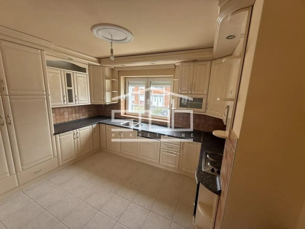 Sale, four bedroom apartment, 115m², Jajinci, Voždovac Sve Podlokacije