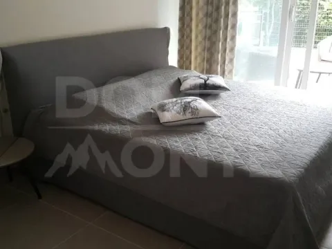 Rent, three bedroom apartment, 110m², Tivat, Crna Gora - image 6