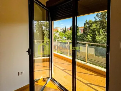 Izdavanje, dvosoban stan, 54m², Blok 9, Podgorica - image 4