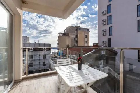 Rent, one bedroom apartment, 50m², Bečići, Budva - image 15