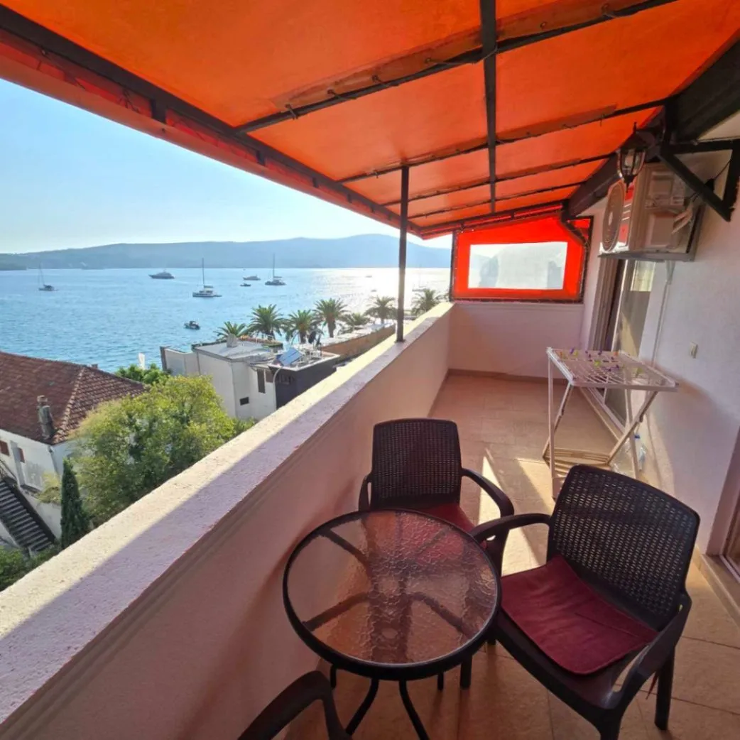 Izdavanje, jednosoban stan, 45m², Centar, Tivat