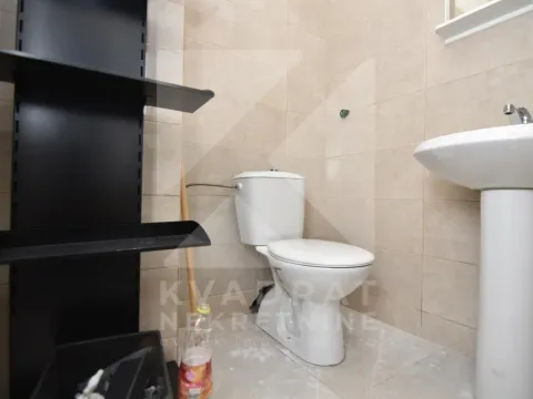 Izdavanje, poslovni prostor, 220m², Autobuska stanica, Podgorica - image 15