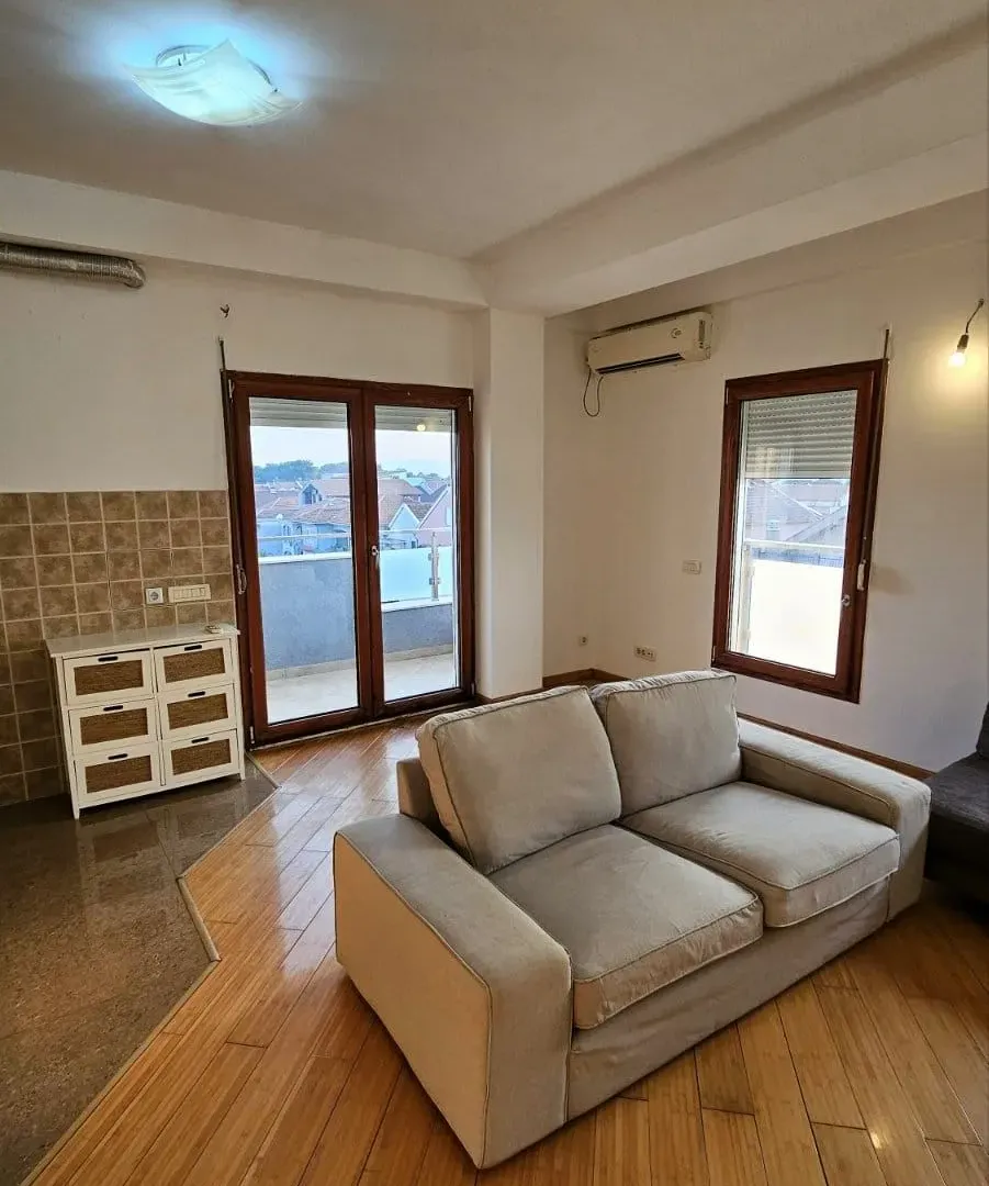 Izdavanje, dvosoban stan, 64m², Stari Aerodrom, Podgorica