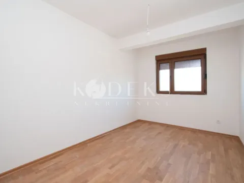 Rent, office space, 56m², Stari Aerodrom, Podgorica - image 4