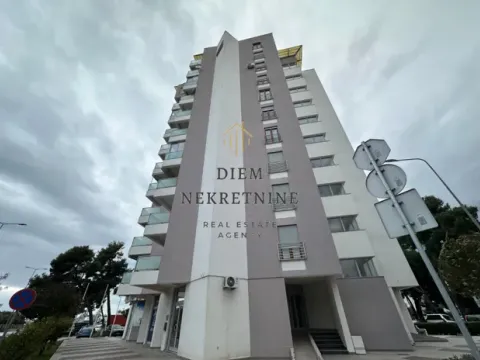 Izdavanje, jednosoban stan, 58m², Centar, Bar - image 15