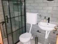 Izdavanje, četvorosoban stan, 220m², Gorica C, Podgorica - image 10