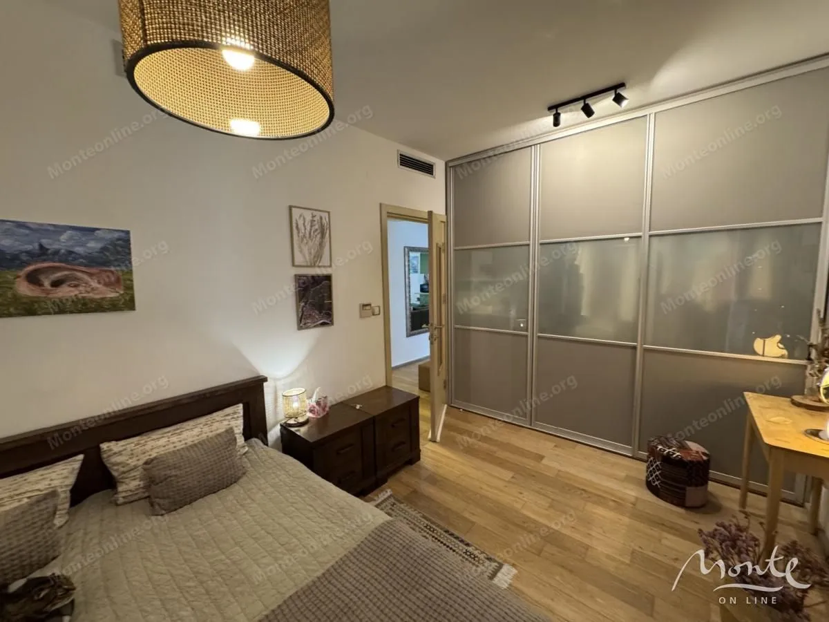 Prodaja, dvosoban stan, 74m², Dobrota, Kotor