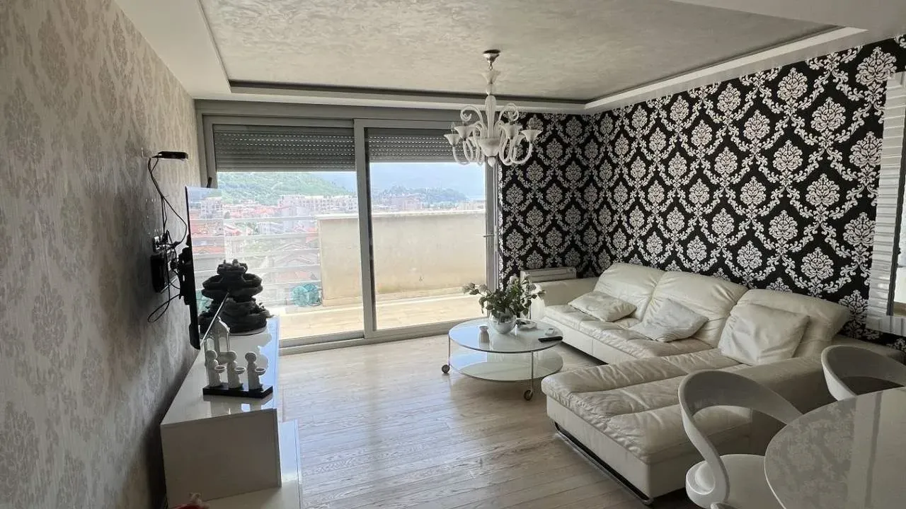 Izdavanje, trosoban stan, 125m², Budva, Crna Gora