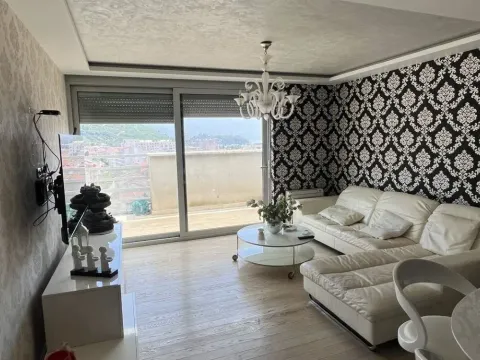 Izdavanje, trosoban stan, 125m², Budva, Crna Gora