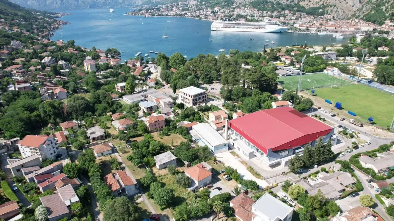 Prodaja, plac, 2223m², Kotor, Crna Gora