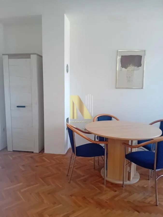 Izdavanje, dvosoban stan, 45m², Centar, Novi Sad
