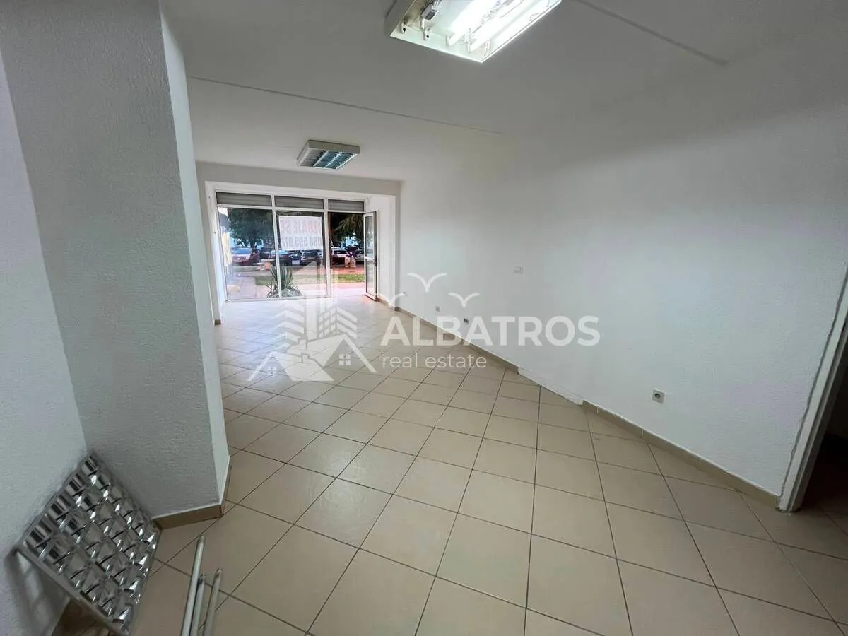 Rent, office space, 54m², Centar, Bar