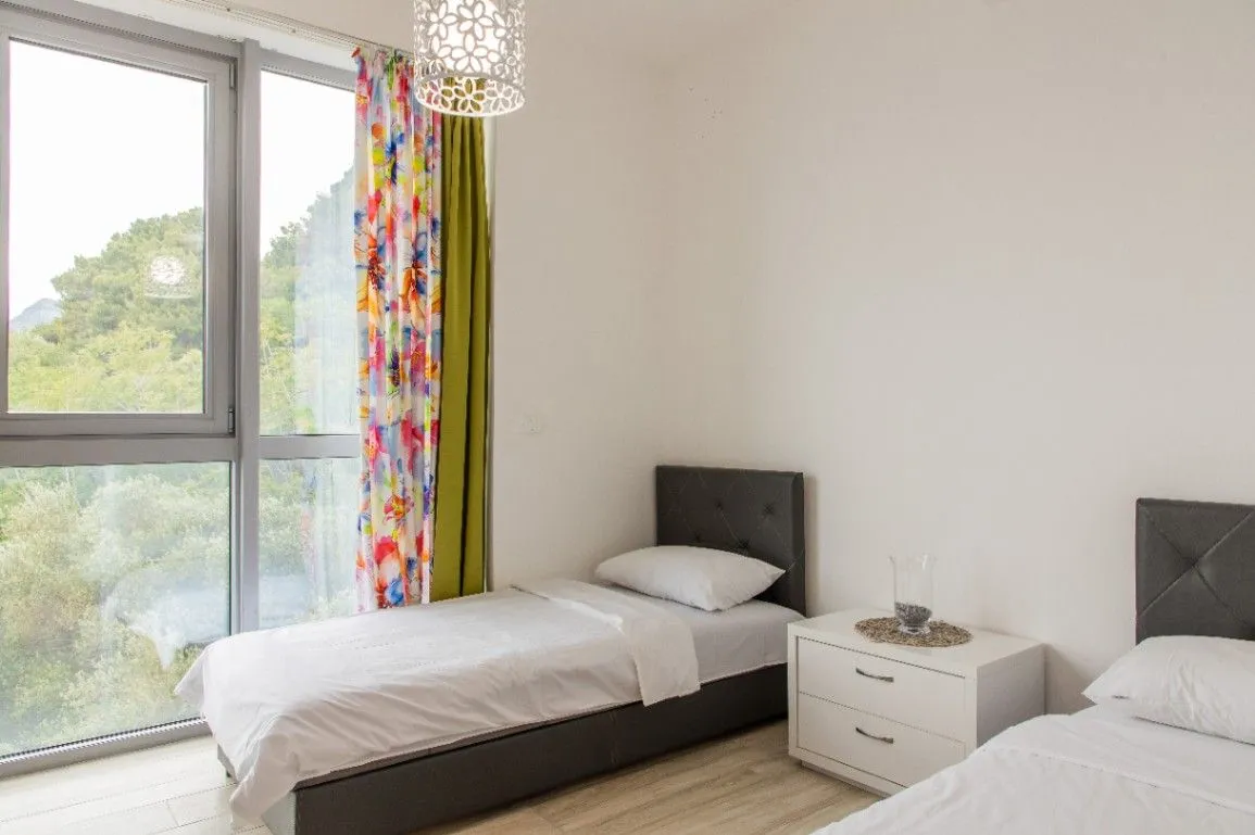 Rent, two bedroom apartment, 93m², Sutomore, Bar