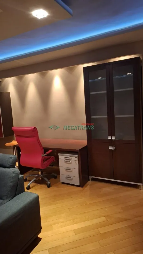 Izdavanje, dvosoban stan, 74m², Centar, Novi Sad