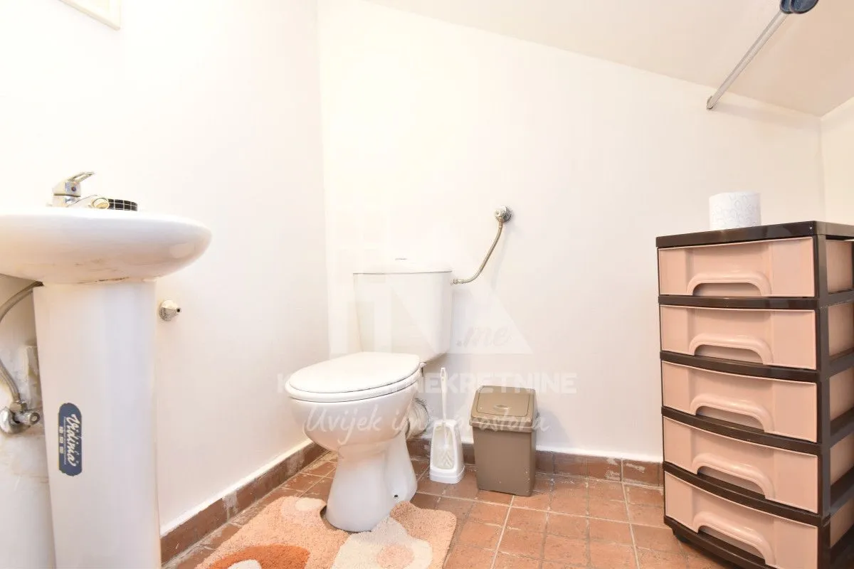 Izdavanje, jednosoban stan, 38m², 1 maj, Podgorica