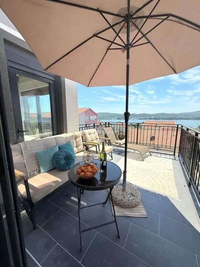 Prodaja, dvosoban stan, 97m², Tivat, Crna Gora