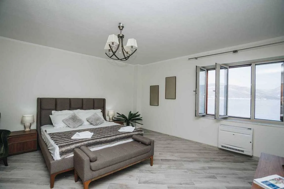 Prodaja, kuća, 300m², Krašići, Tivat