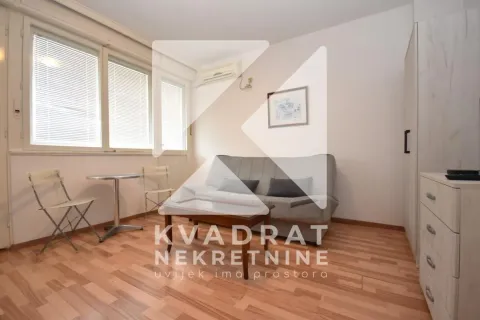 Rent, studio apartment, 31m², Pejton, Podgorica - image 2