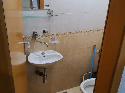 Prodaja, trosoban stan, 105m², Blok 6, Podgorica - image 2