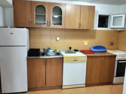 Izdavanje, stan, 50m², Centar, Bar - image 2