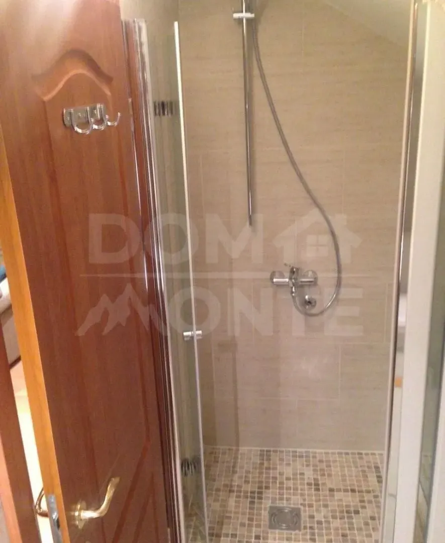 Izdavanje, dvosoban stan, 67m², Tivat, Crna Gora