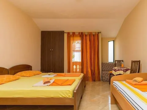 Izdavanje, kuća, 280m², Centar, Budva - image 12