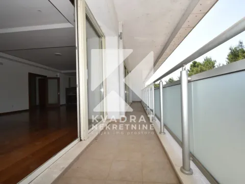 Rent, four bedroom apartment, 230m², Kruševac, Podgorica - image 5