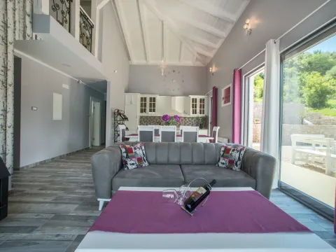 Izdavanje, kuća, 150m², Stoliv, Kotor - image 3