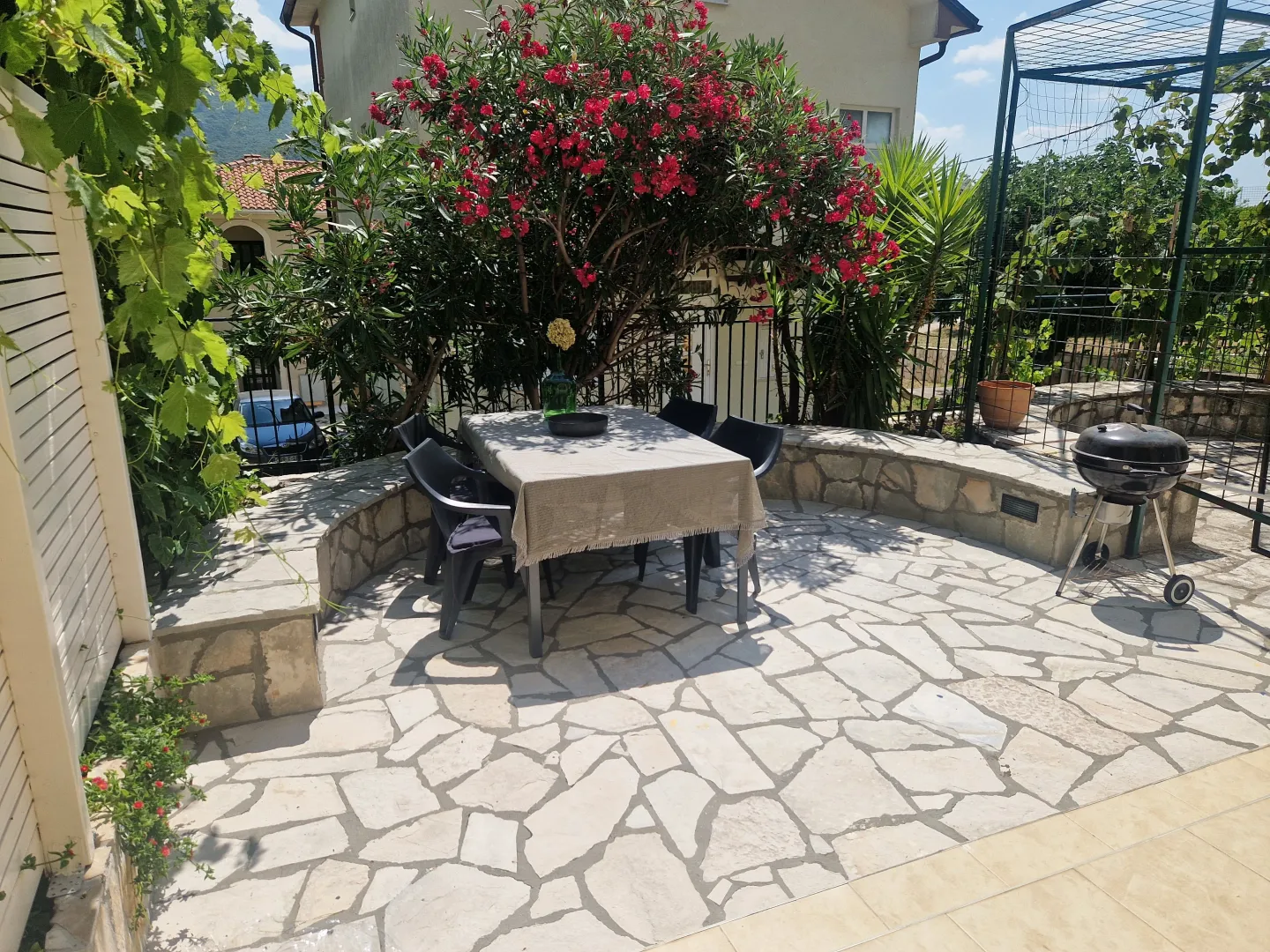 Izdavanje, dvosoban stan, 65m², Kamenari, Herceg Novi