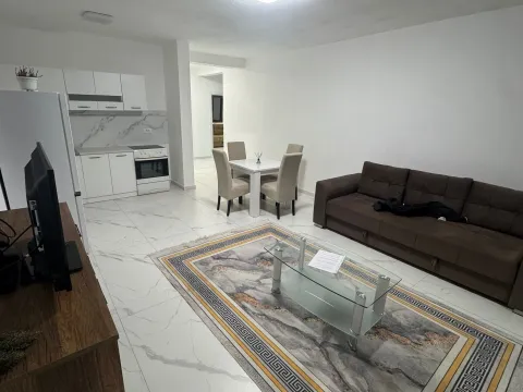 Izdavanje, trosoban stan, 75m², Polje, Bar - image 12