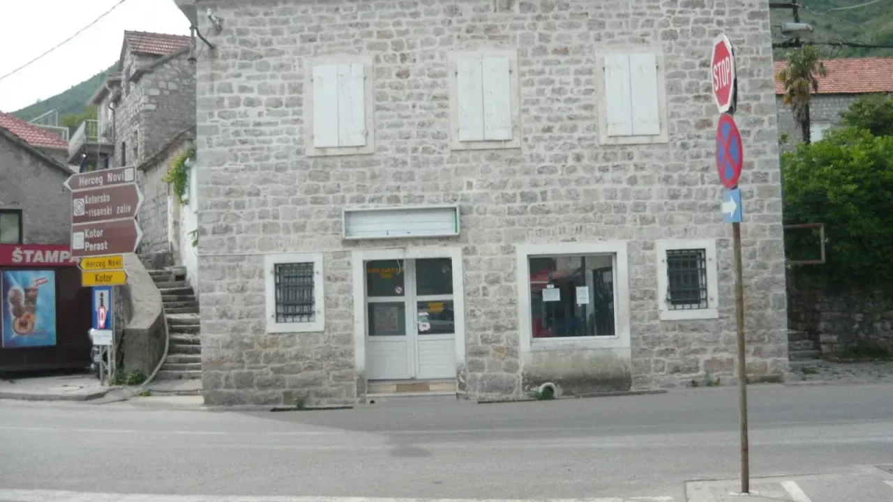 Izdavanje, poslovni prostor, 75m², Herceg Novi, Crna Gora