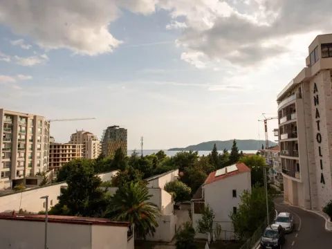 Sale, two bedroom apartment, 55m², Bečići, Budva - image 6