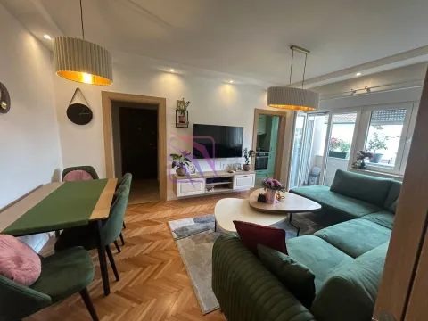 Sale, two bedroom apartment, 74m², Stara Varoš, Podgorica - image 2