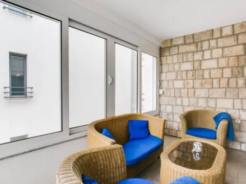 Sale, two bedroom apartment, 65m², Centar, Budva - image 2