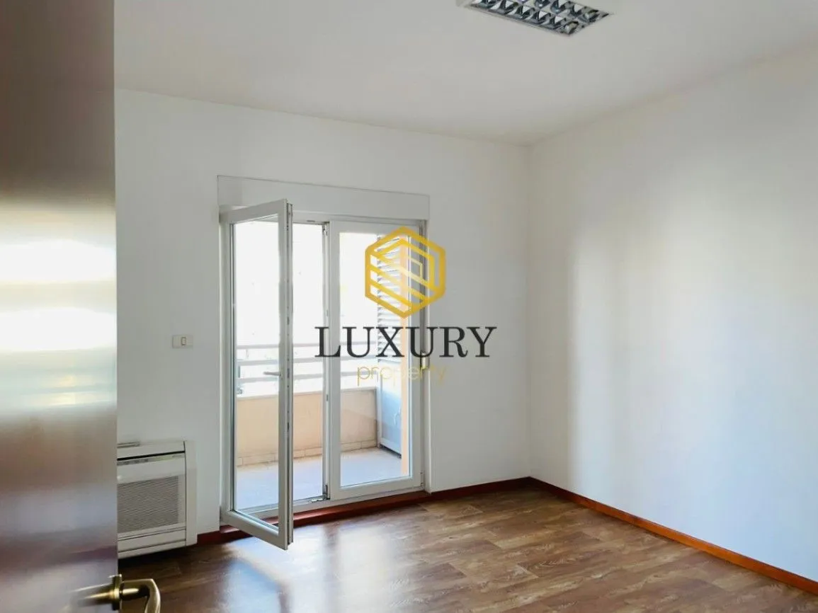 Rent, office space, 110m², City Kvart, Podgorica