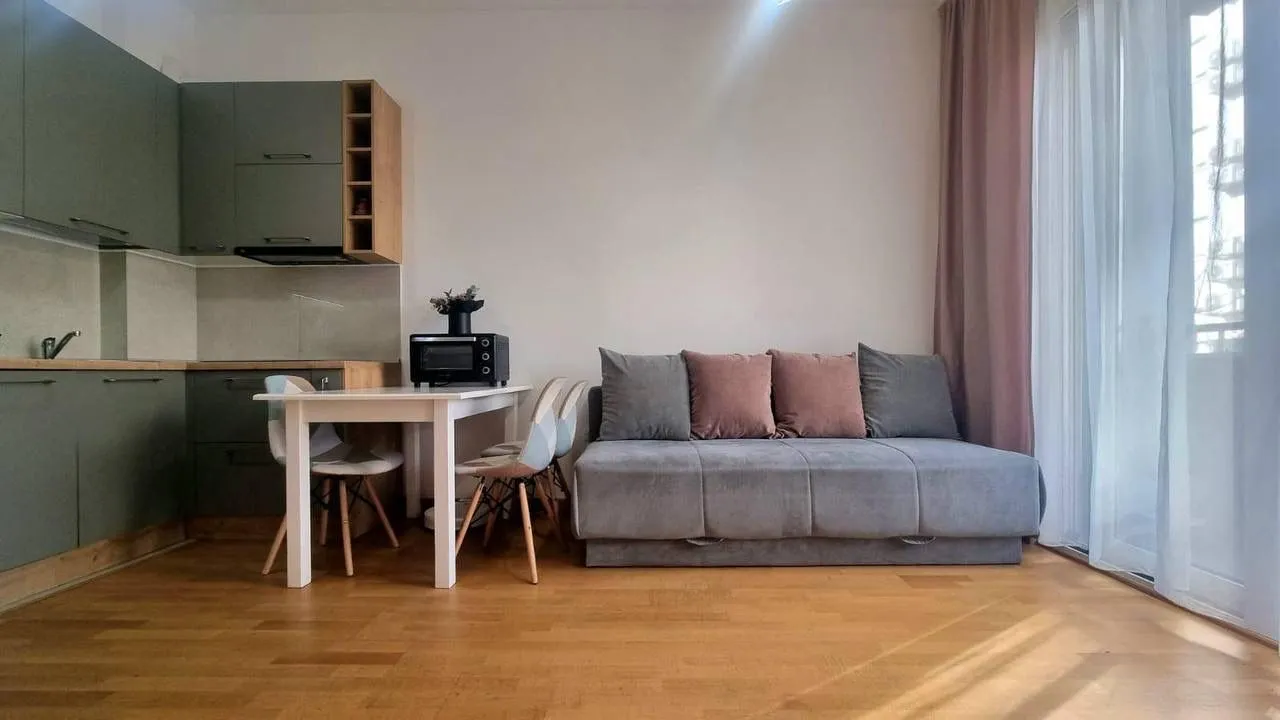 Izdavanje, dvosoban stan, 37m², Centar, Budva